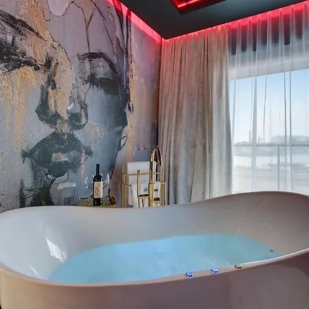 Hollywood Jacuzzi Suite By Downtown Apartments Danzig Exterior foto