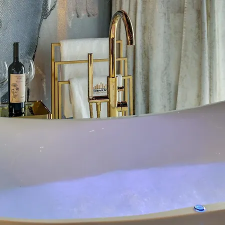 Hollywood Jacuzzi Suite By Downtown Apartments Danzig Zimmer foto