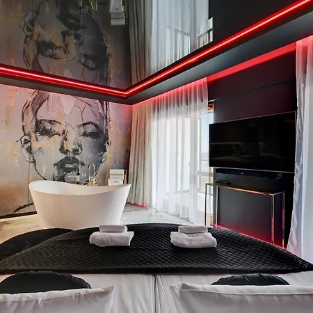 Hollywood Jacuzzi Suite By Downtown Apartments Danzig Exterior foto