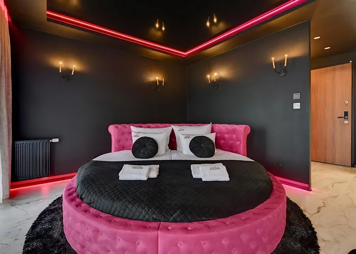 Hollywood Jacuzzi Suite By Downtown Apartments