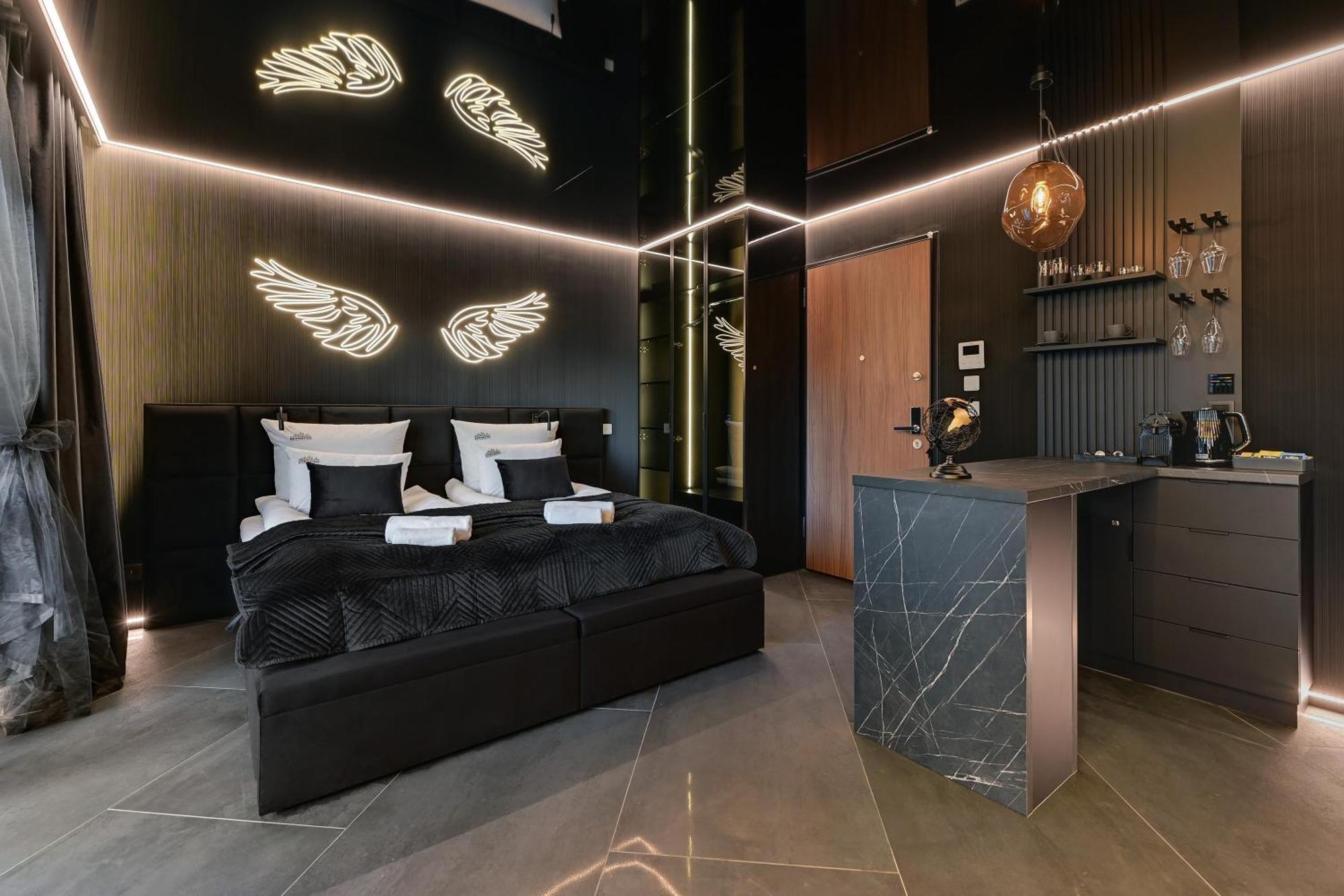 Hollywood Jacuzzi By Downtown Apartment Danzig