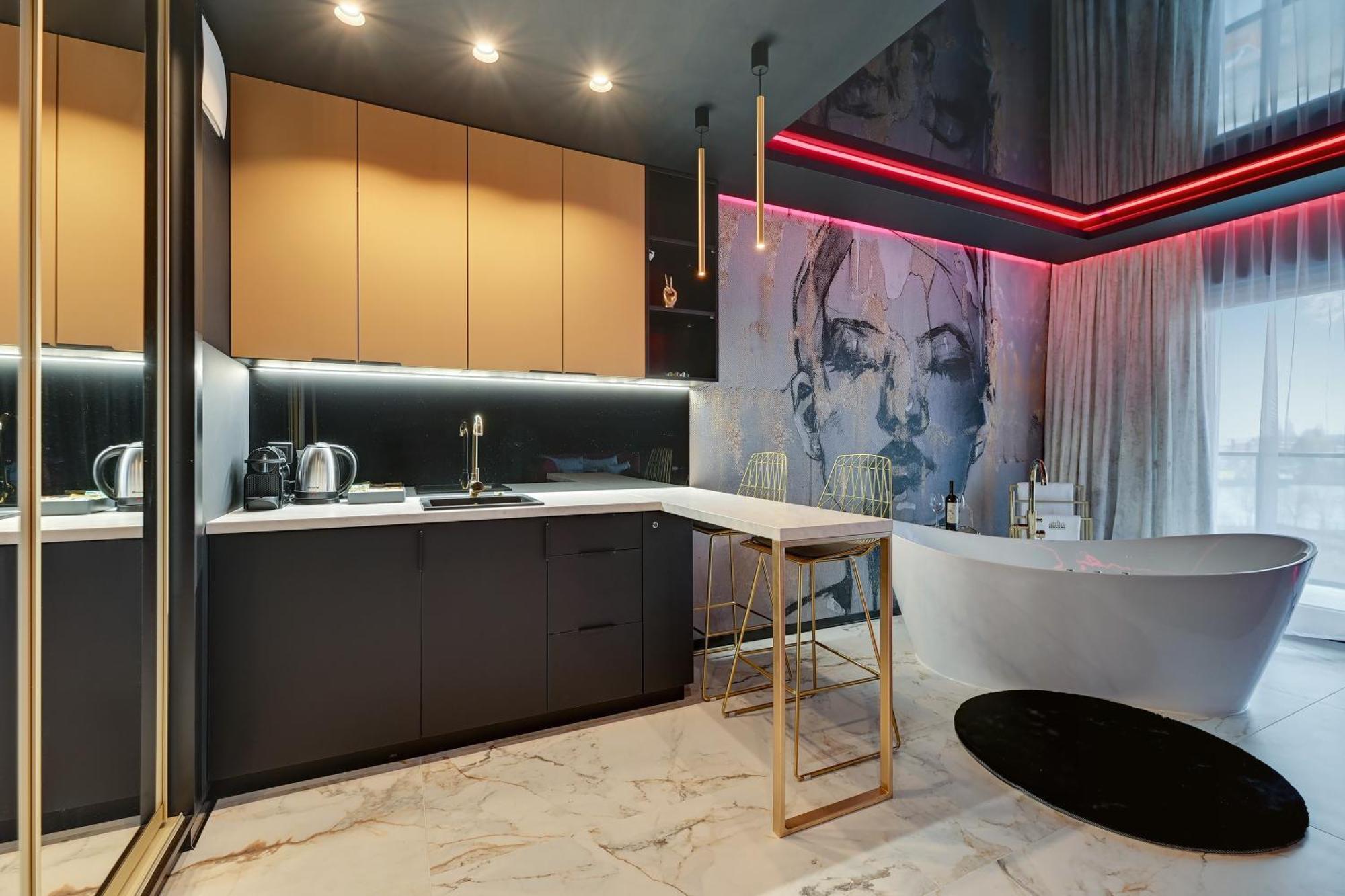 Hollywood Jacuzzi By Downtown * Danzig