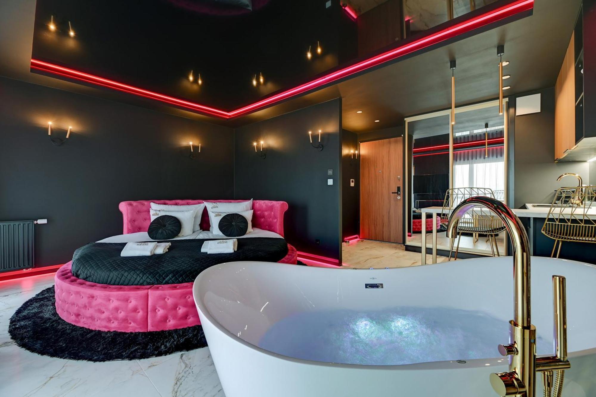 Hollywood Jacuzzi By Downtown Apartment Danzig