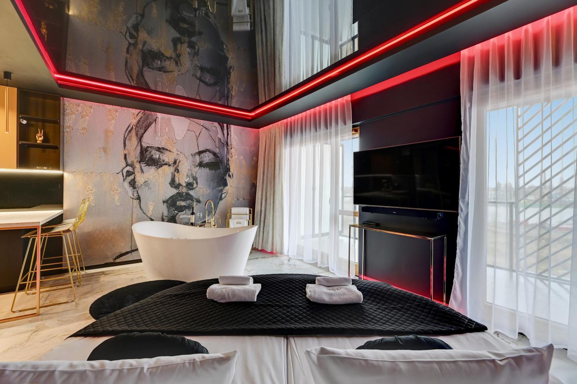 Apartment Hollywood Jacuzzi By Downtown Danzig