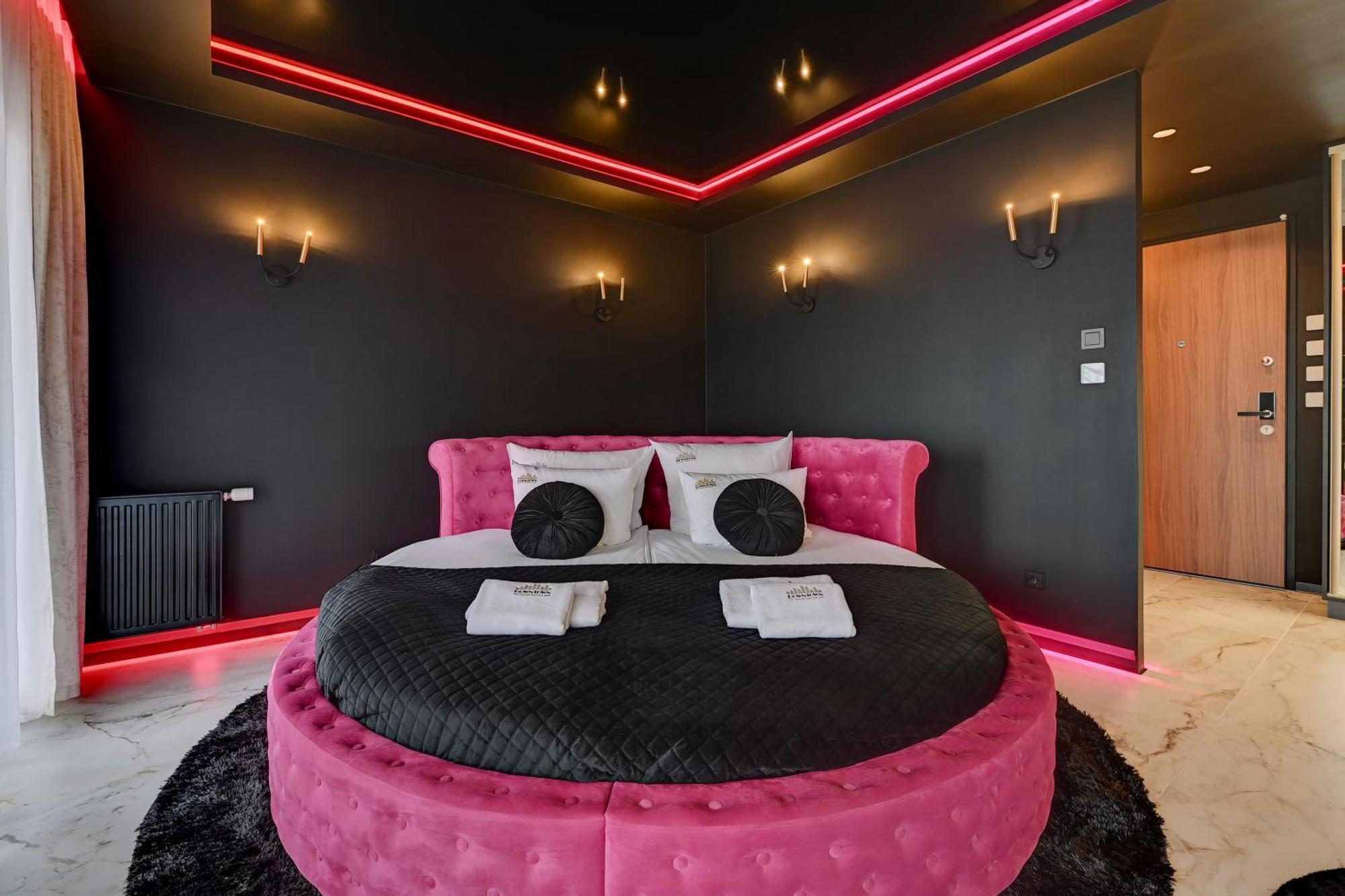 Hollywood Jacuzzi By Downtown * Danzig